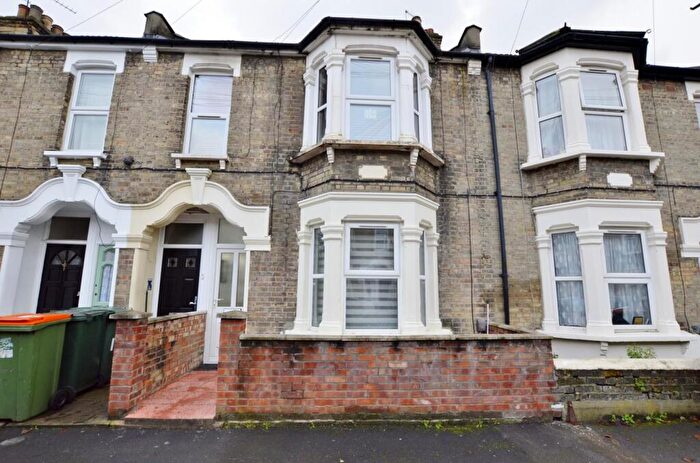 2 Bedroom Flat For Sale In Ling Road, Canning Town, E16