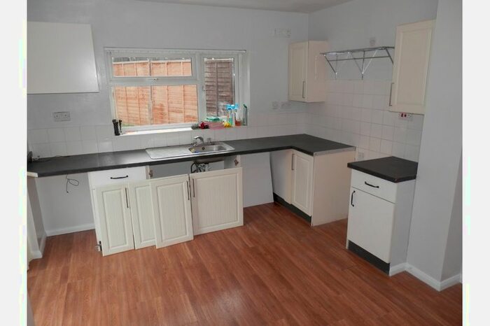 3 Bedroom Semi-Detached House To Rent In Norley Grove, Moseley, Birmingham, B13