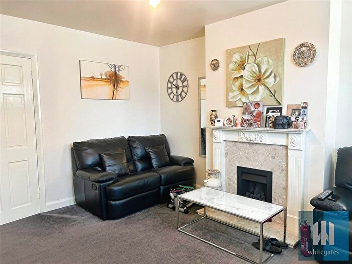 3 Bedroom End Of Terrace House For Sale In Kingsway, Pontefract, West Yorkshire, WF8