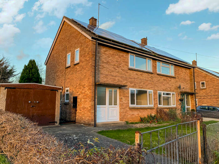 2 Bedroom Semi-Detached House To Rent In Greens Road, Witney, Oxfordshire, OX29