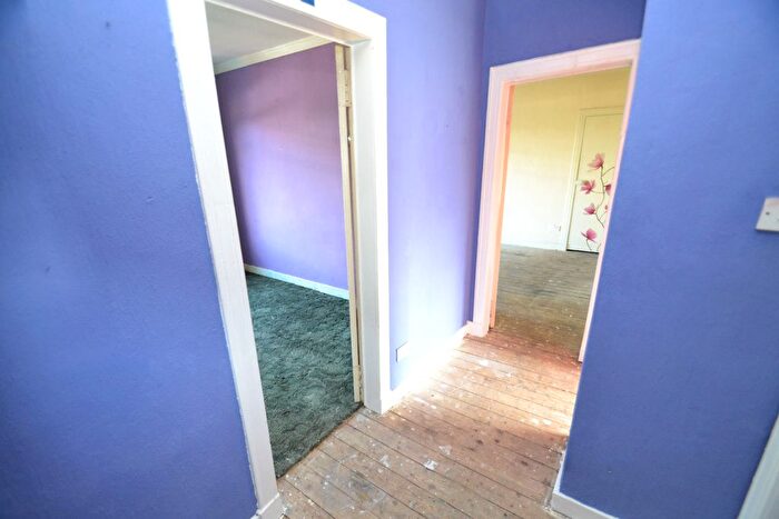 3 Bedroom Flat For Sale In Aikenhead Road, Kings Park, Glasgow, G44