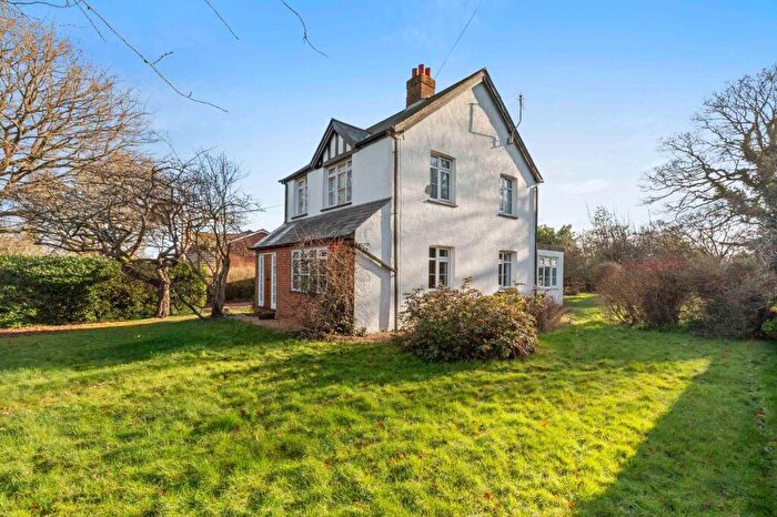 3 Bedroom Detached House For Sale In North Road, Widmer End, HP15