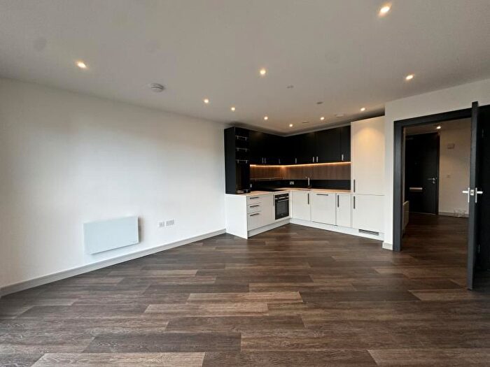 2 Bedroom Flat To Rent In Eden Grove, Staines, TW18