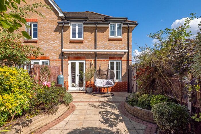 3 Bedroom End Of Terrace House For Sale In Farrier Place, Sutton, SM1