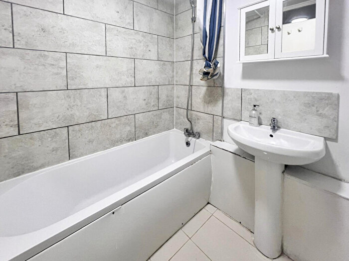 1 Bedroom Apartment To Rent In Lettsom Street, London, SE5