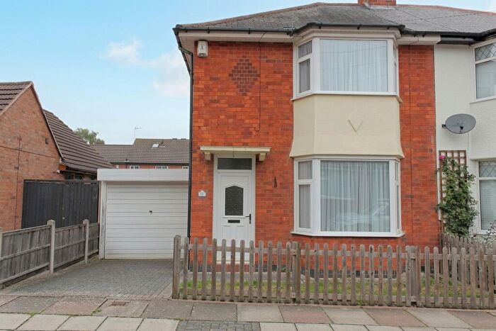 3 Bedroom Semi-Detached House For Sale In Montrose Road, Leicester, LE2