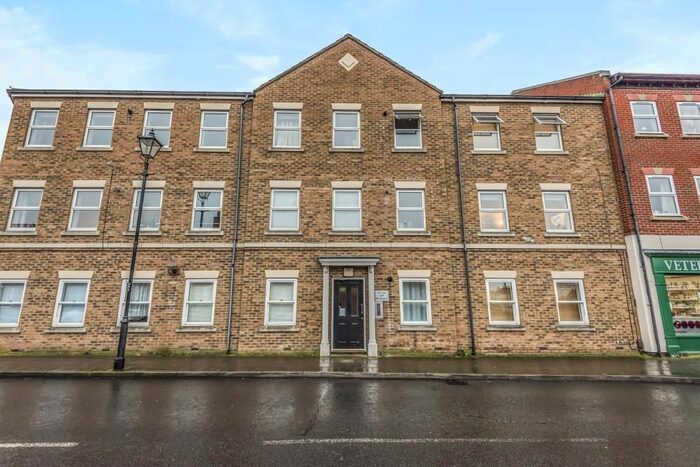 2 Bedroom Flat To Rent In Aylesbury, Buckinghamshire HP19