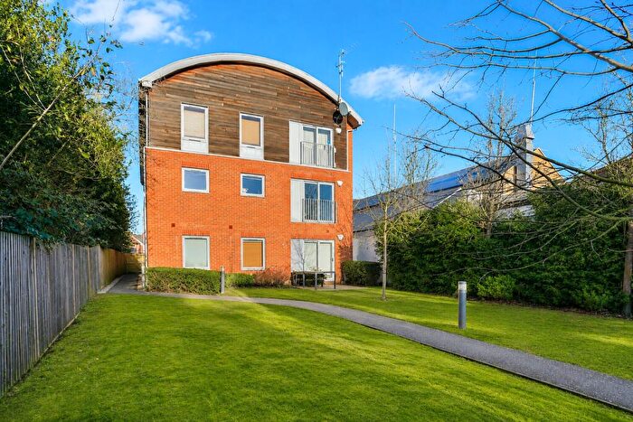 2 Bedroom Apartment To Rent In Hatfield Road, St. Albans, Hertfordshire, AL1