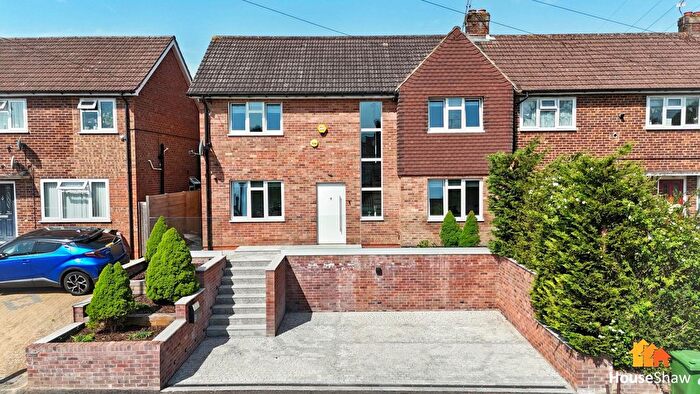 3 Bedroom End Of Terrace House For Sale In Fraser Road, High Wycombe, HP12