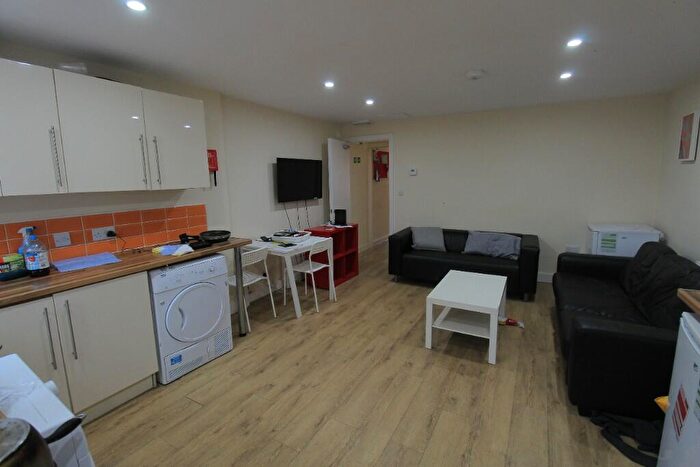 6 Bedroom Terraced House To Rent In Hubert Road, Selly OkaBirmingham, B29