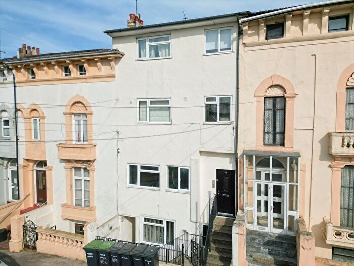 2 Bedroom Flat To Rent In Pier Road, Northfleet, Gravesend, Kent, DA11