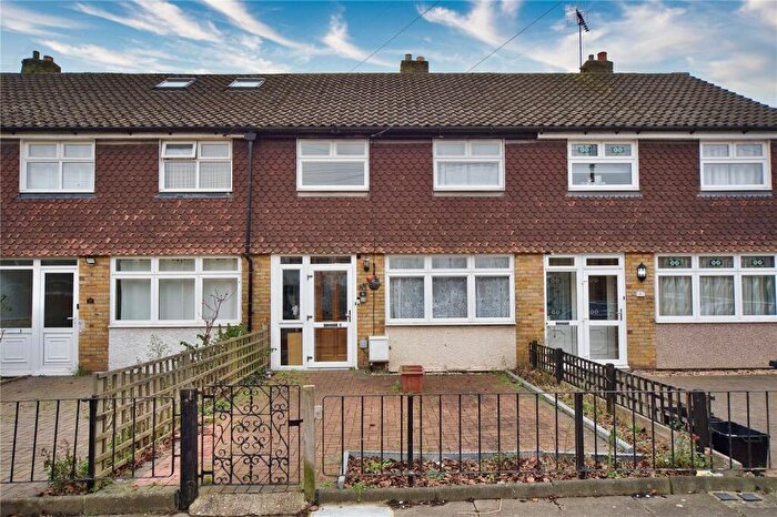 3 Bedroom Terraced House For Sale In Ravensbourne Gardens, Ilford, IG5