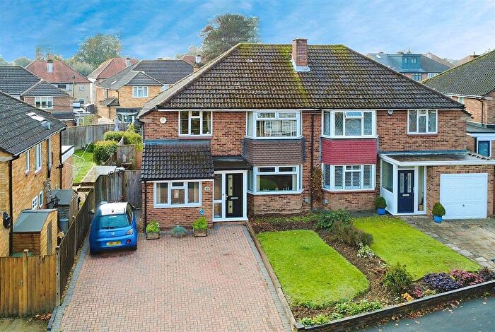 4 Bedroom Semi-Detached House For Sale In Warners End Road, Hemel Hempstead, HP1