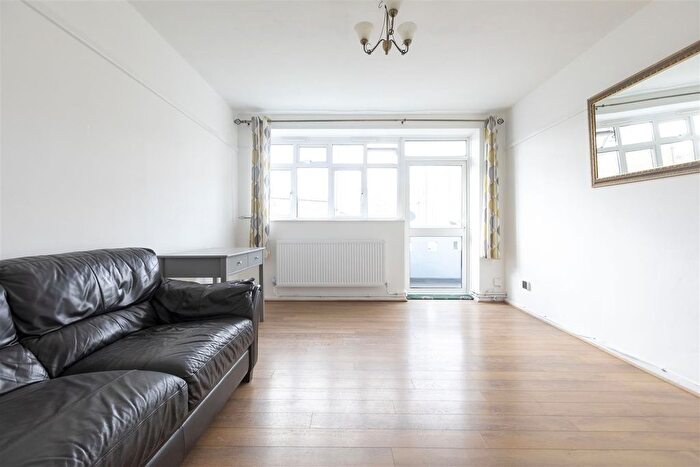 2 Bedroom Flat To Rent In Scovell Road, London, SE1