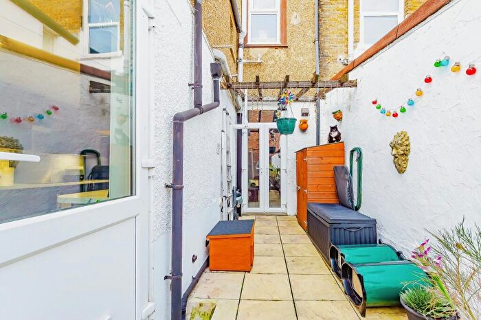 1 Bedroom Flat To Rent In Croydon Road, Beckenham, BR3