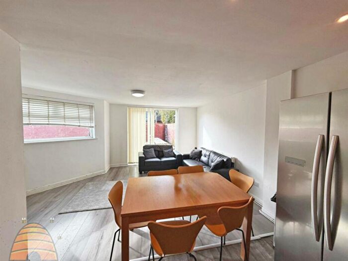 6 Bedroom House To Rent In Birchfields Road, Manchester, M13