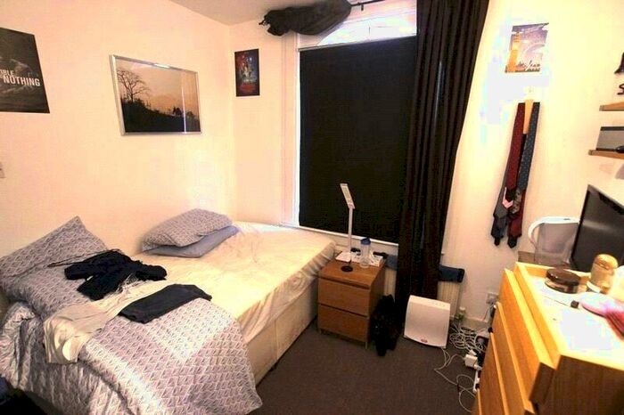1 Bedroom Garage / Parking To Rent In Lower Road, London, SE16
