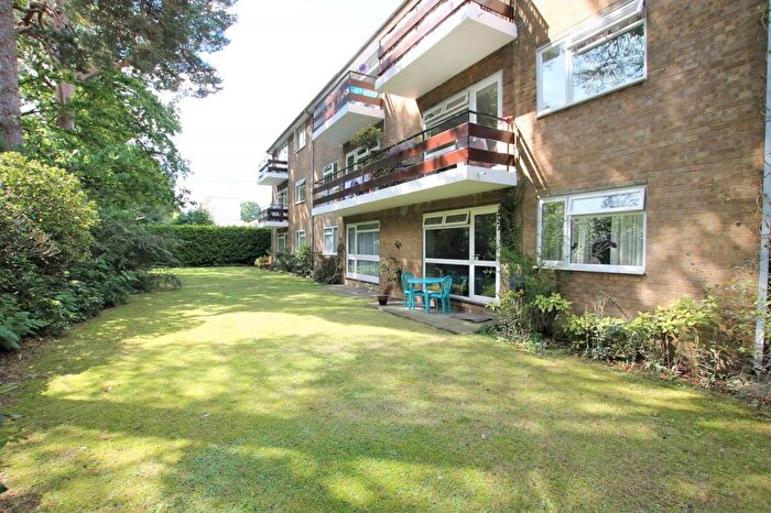 2 Bedroom Flat To Rent In Oakdene Court, Walton-On-Thames, KT12