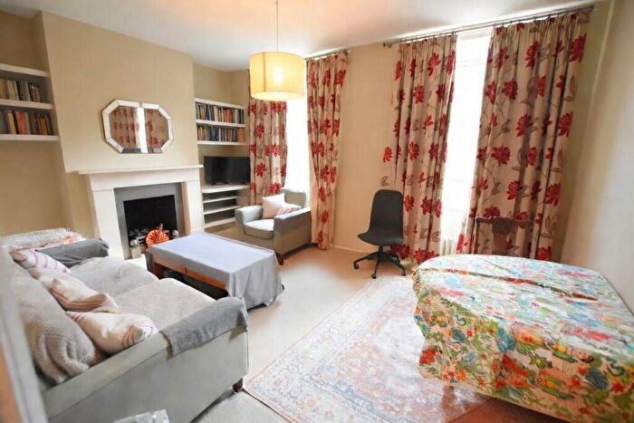 2 Bedroom Flat To Rent In Charleston Street, London, SE17