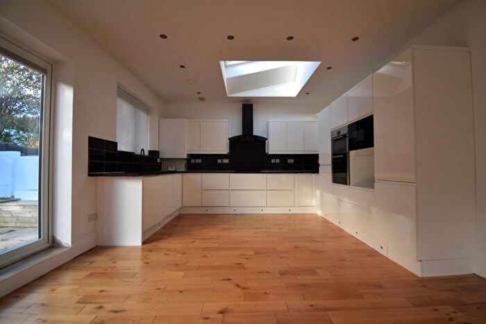 3 Bedroom Flat To Rent In Wellmeadow Road London, SE13