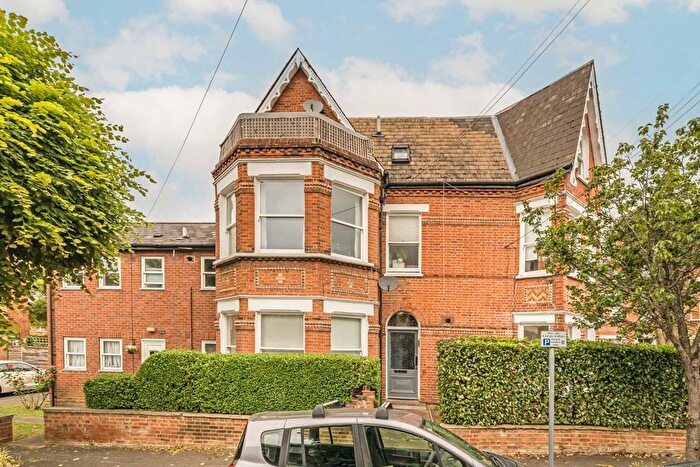 1 Bedroom Flat To Rent In Brunswick Road, Kingston Upon Thames, KT2