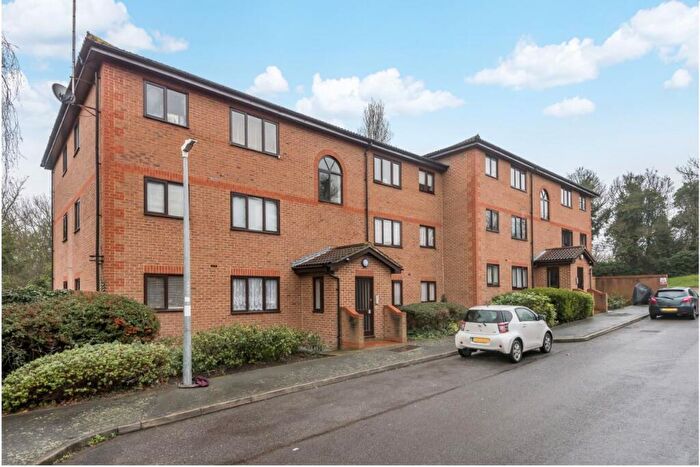 1 Bedroom Flat To Rent In Winston Close Greenhithe, DA9