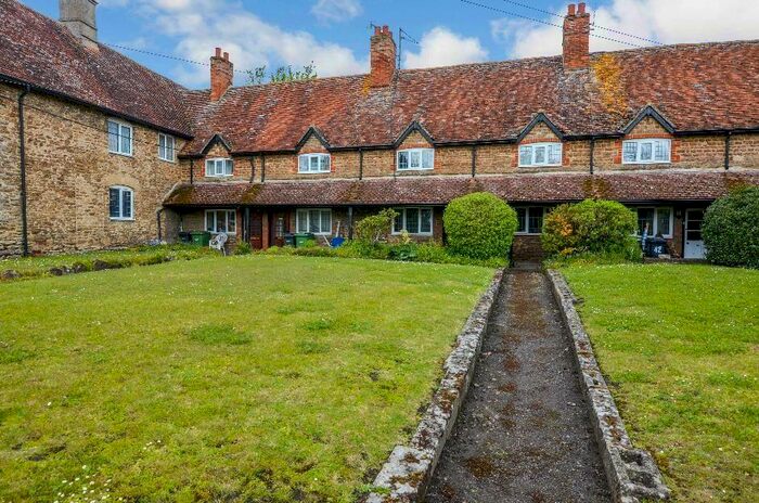 3 Bedroom Terraced House To Rent In Barrow Road, OX13