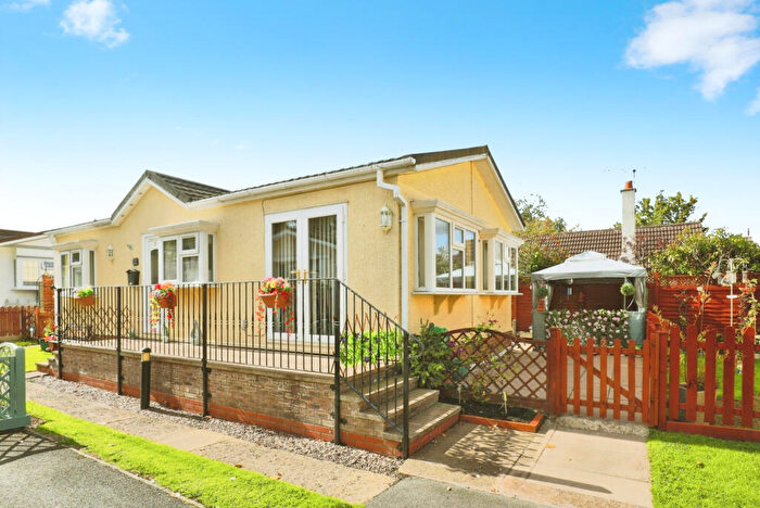 2 Bedroom Park Home For Sale In Stratford-upon-Avon, Warwickshire, CV37