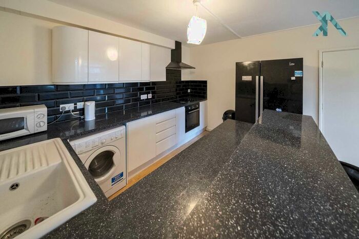 5 Bedroom Maisonette To Rent In Garnies Close, Peckham, London, SE15