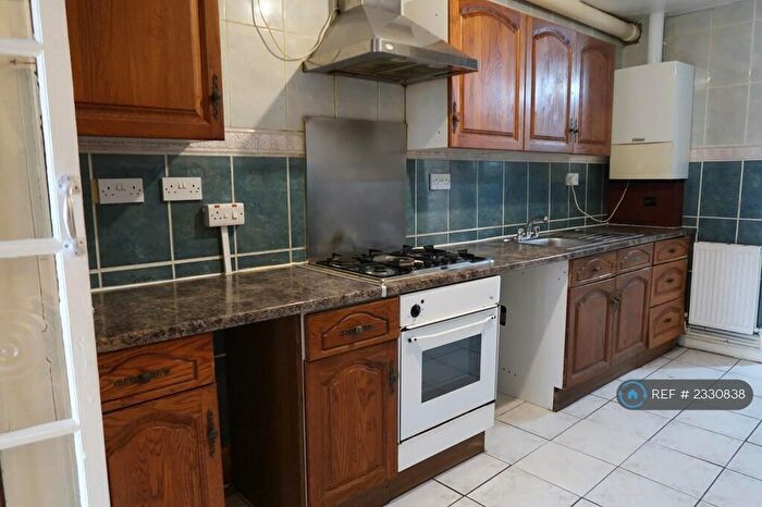 2 Bedroom Flat To Rent In Hickling Road, Ilford, IG1