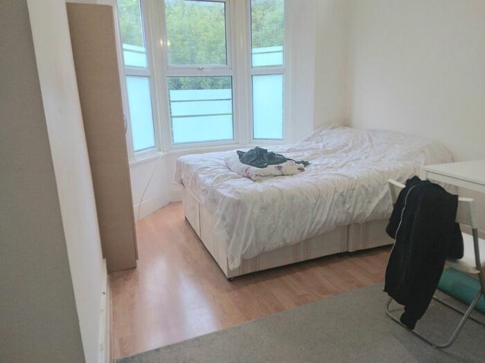 Studio To Rent In Wightman Road, Finsbury Park /Haringey, N8