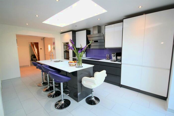 5 Bedroom Semi-Detached House To Rent In Lincoln Avenue, Peacehaven, BN10