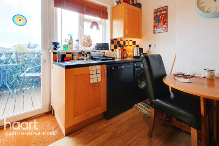 2 Bedroom Flat To Rent In Southend Road, Weston-super-mare, BS23