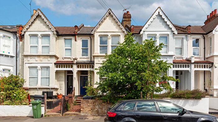 2 Bedroom Flat For Sale In Colworth Road, London, E11