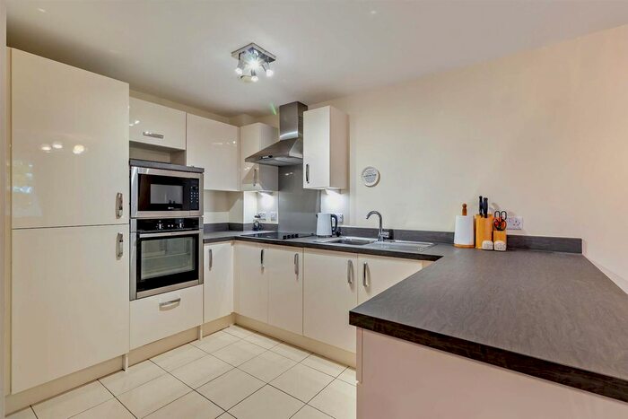 1 Bedroom Flat For Sale In Devonshire Grange, Devonshire Avenue, Roundhay, Leeds, LS8