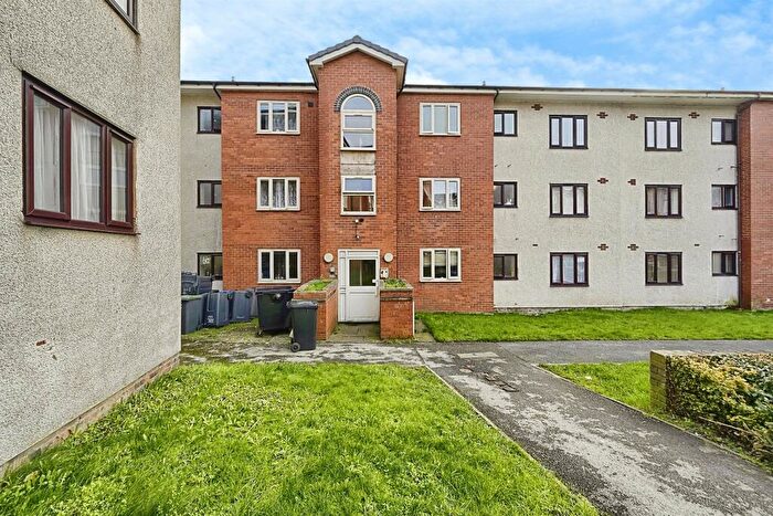 3 Bedroom Flat For Sale In Regency Court, Bradford, BD8