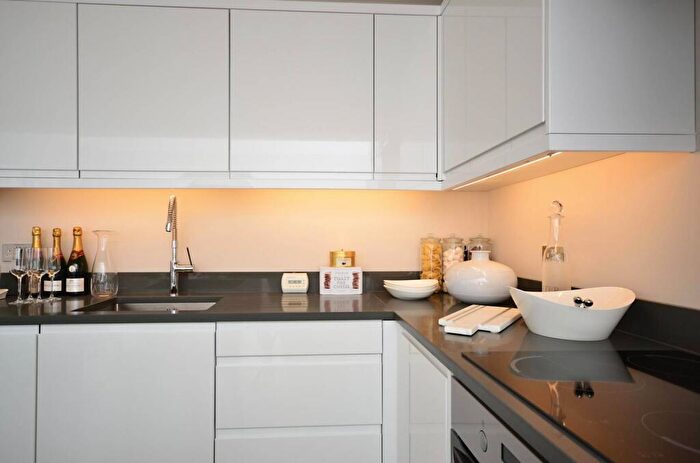 2 Bedroom Bungalow To Rent In Wharf Road, Guildford, GU1
