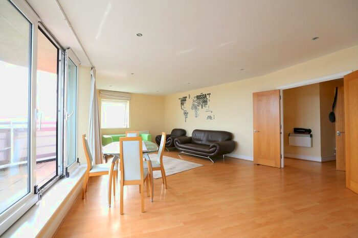 3 Bedroom Flat To Rent In Wards Wharf Approach, Pontoon Dock London, E16