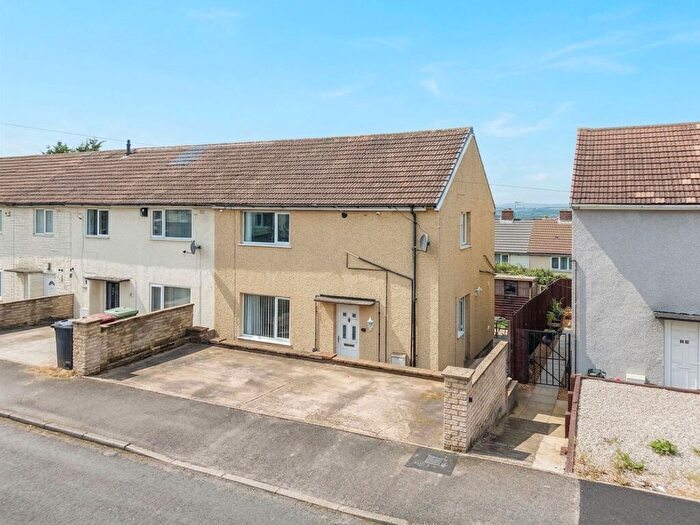 3 Bedroom End Of Terrace House For Sale In Hyndley Road, Bolsover, S44
