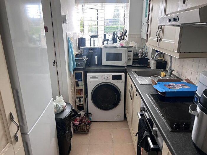 1 Bedroom Flat To Rent In Eldon Avenue, Borehamwood, WD6