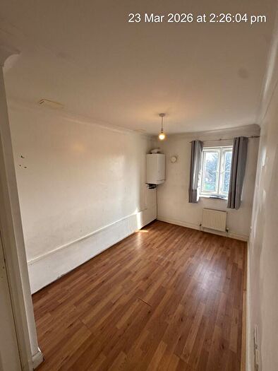 2 Bedroom Flat To Rent In Dagenham, Essex, RM10