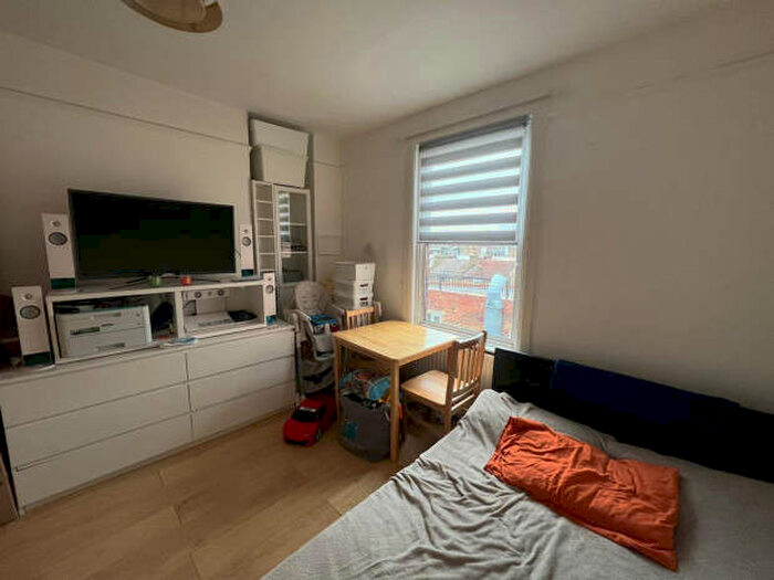 Flat To Rent In Holloway Road, Holloway, N7