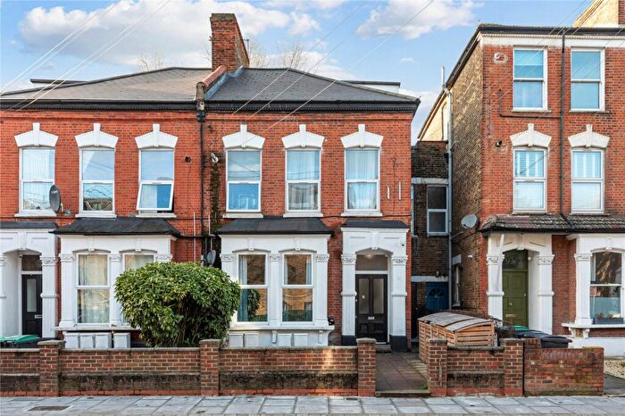 1 Bedroom Apartment To Rent In Pembury Road, Tottenham, London, N17