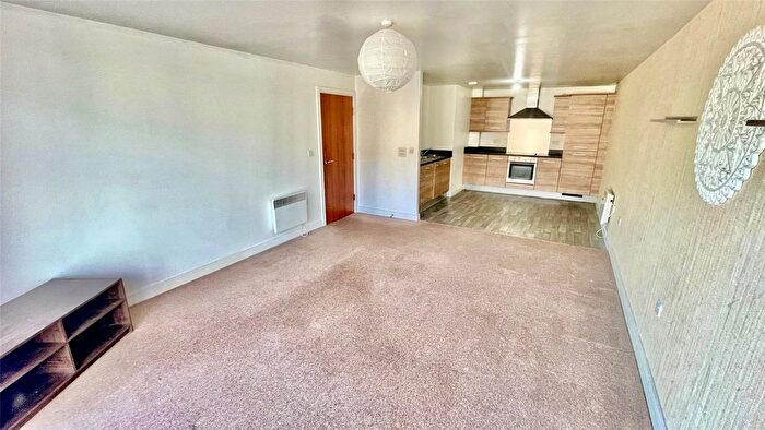 2 Bedroom Flat For Sale In Worsdell Drive, Gateshead, Tyne And Wear, NE8