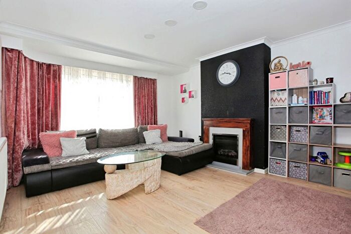 3 Bedroom Property For Sale In Briar Way, Peterborough, PE1
