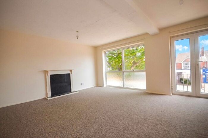 3 Bedroom Flat To Rent In Penn Road, Beaconsfield, HP9