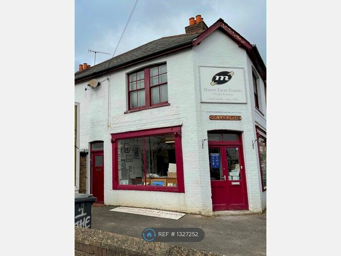 1 Bedroom Flat To Rent In Hallam Road, Godalming GU7