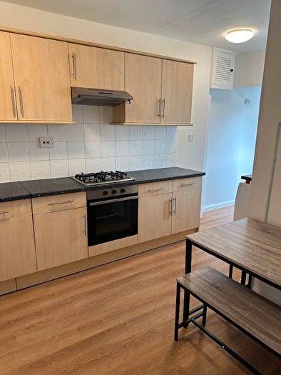 4 Bedroom Flat To Rent In Finchley Lane, London, NW4