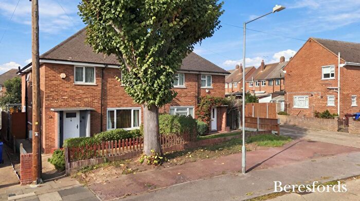 5 Bedroom Semi-detached House For Sale In Eastern Avenue, Aveley, RM15