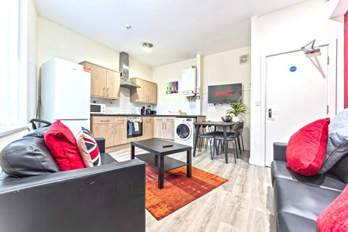 4 Bedroom House To Rent In Peveril Street, Nottingham, NG7